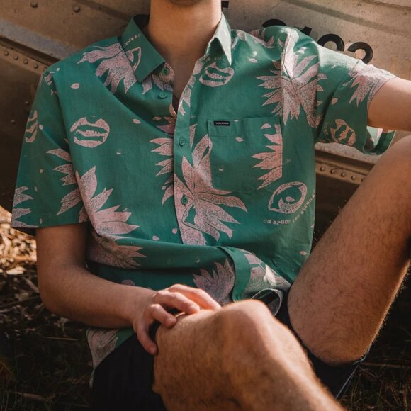 NWT Volcom x OBX Wintergreen Your BF’s Shirt ALT ASO Sarah Cameron - Picture 3 of 13